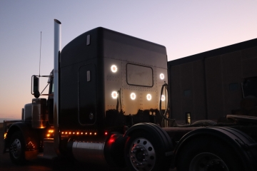 Anderson-Peterbilt-379-Rear-After