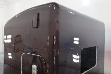 Anderson-Peterbilt-379-Standup-bunk-painted